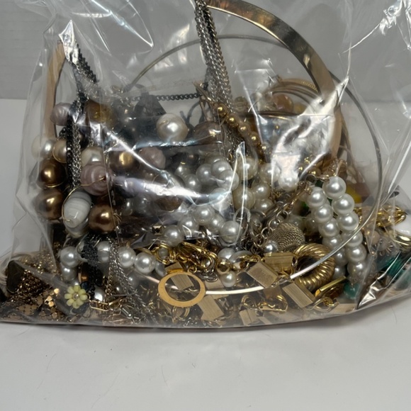 Over 3lb lot gold & brass tone CRAFT costume jewelry - earrings, necklaces- Read - Picture 8 of 9